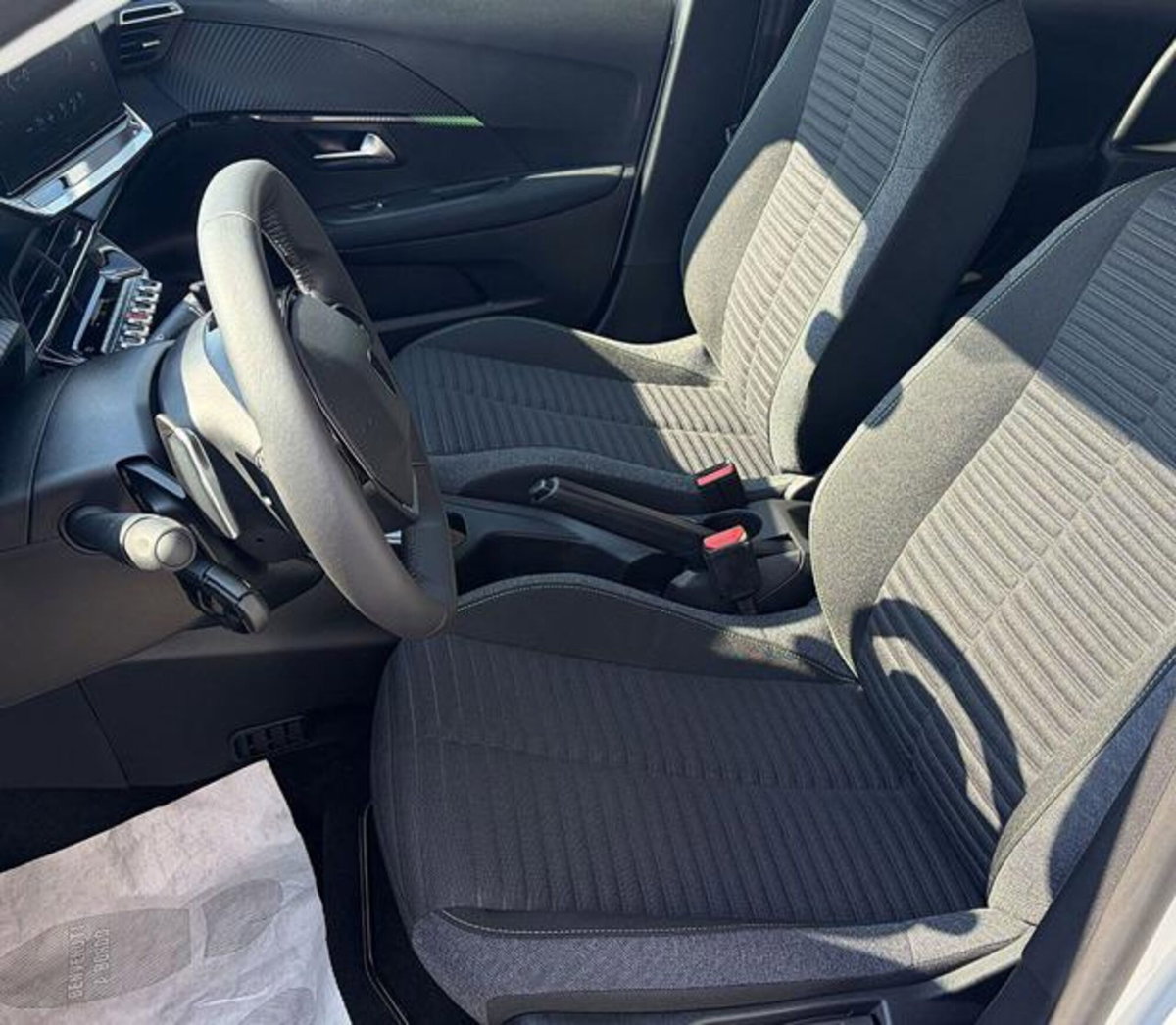 Peugeot 208 1.2 hybrid Active 100cv e-dcs 6 (11)