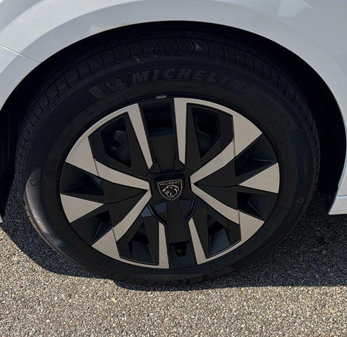 Peugeot 208 1.2 hybrid Active 100cv e-dcs 6 (16)