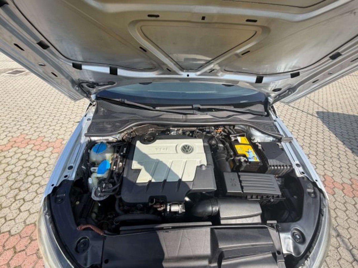 Volkswagen Scirocco 2.0 TDI 140CV DPF (2)
