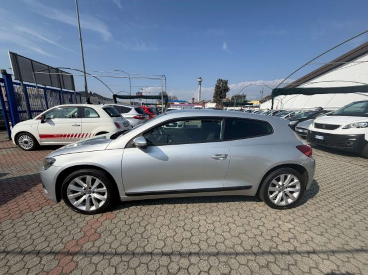 Volkswagen Scirocco 2.0 TDI 140CV DPF (8)