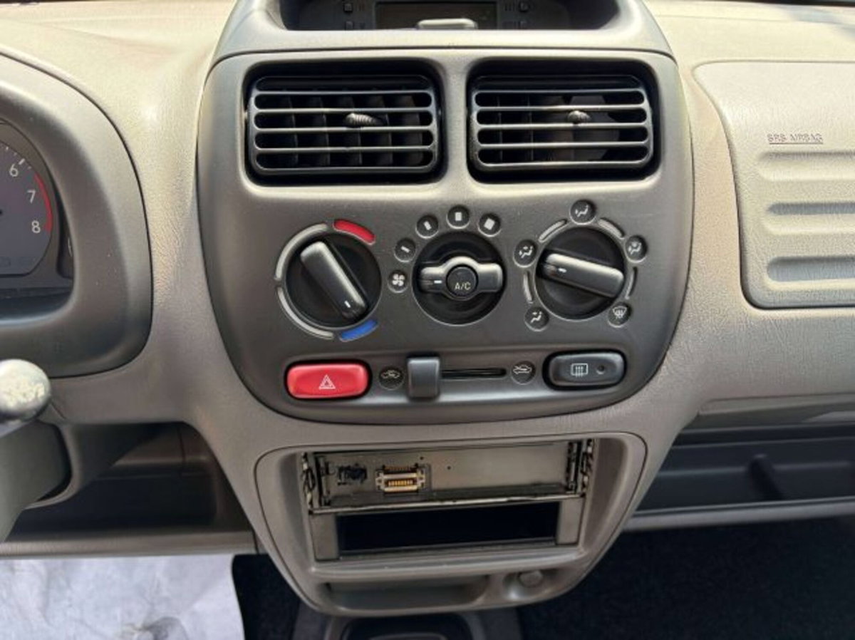 Suzuki Ignis 1.3i 16V cat 4WD GL (9)