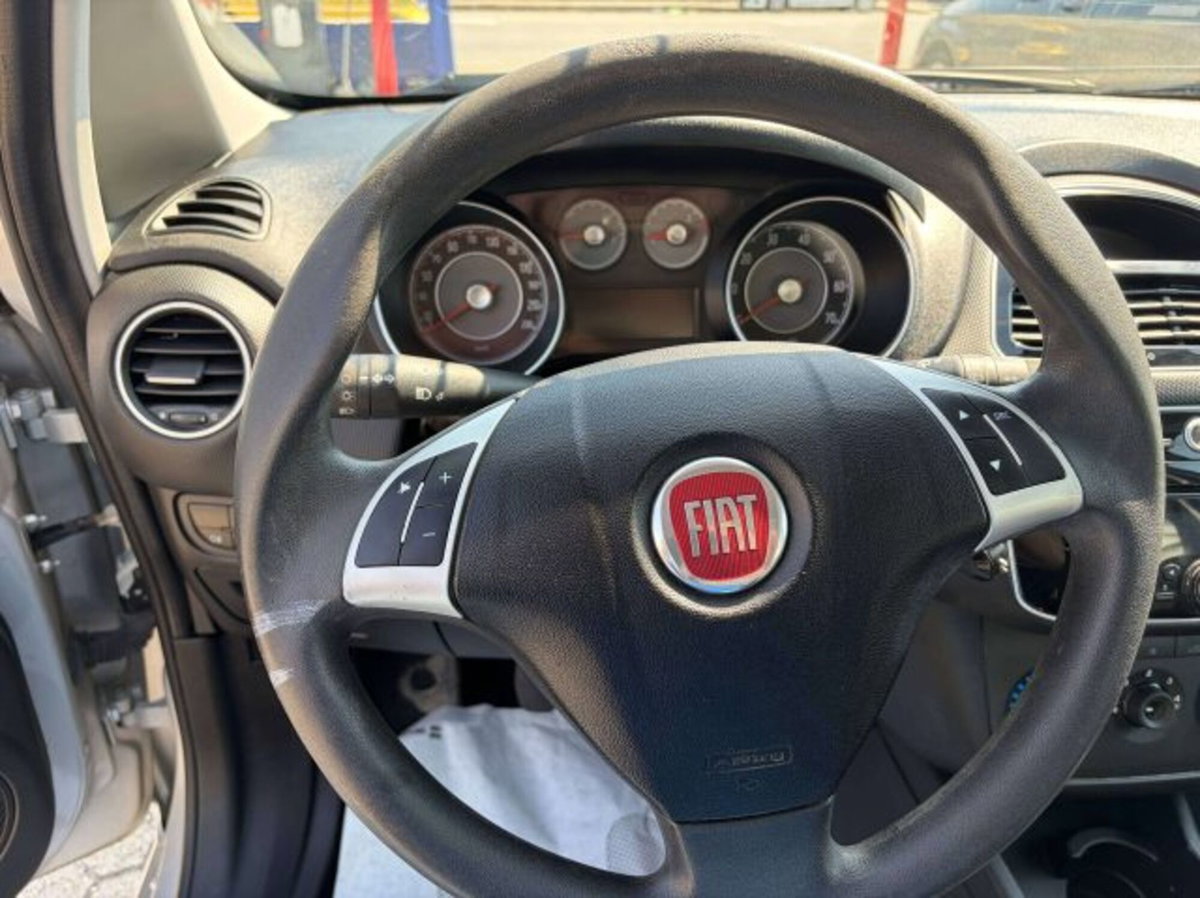 Fiat Punto 1.3 MJT II 75 CV 5 porte Street (11)