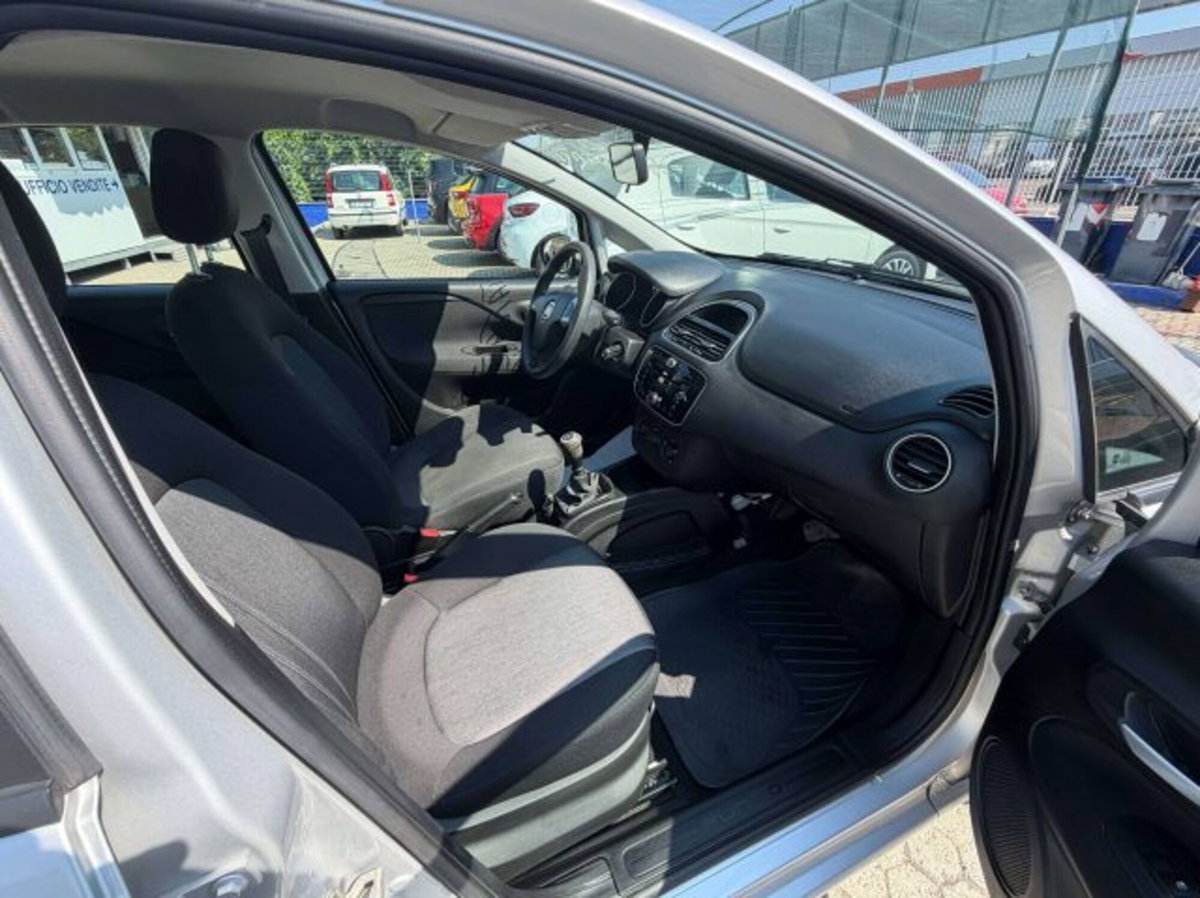 Fiat Punto 1.3 MJT II 75 CV 5 porte Street (6)