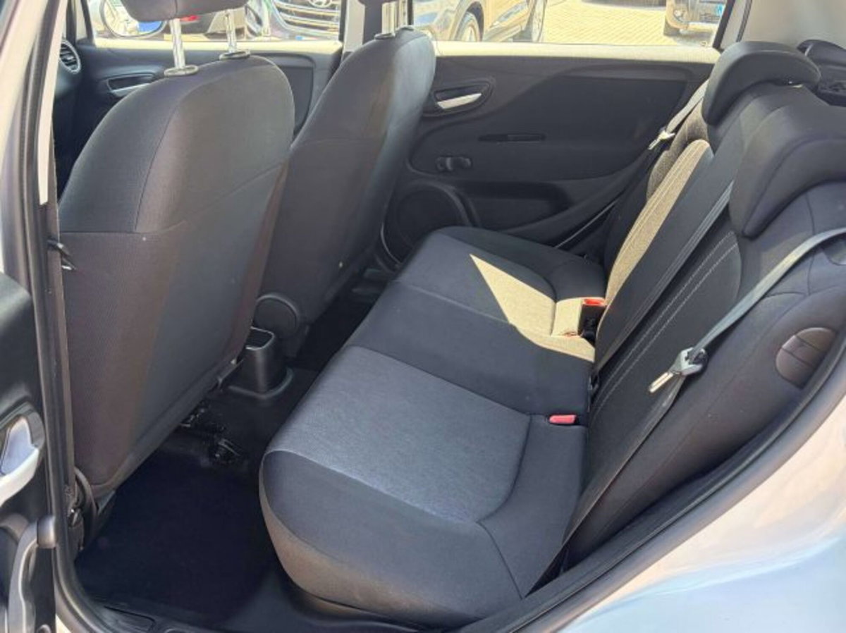 Fiat Punto 1.3 MJT II 75 CV 5 porte Street (8)