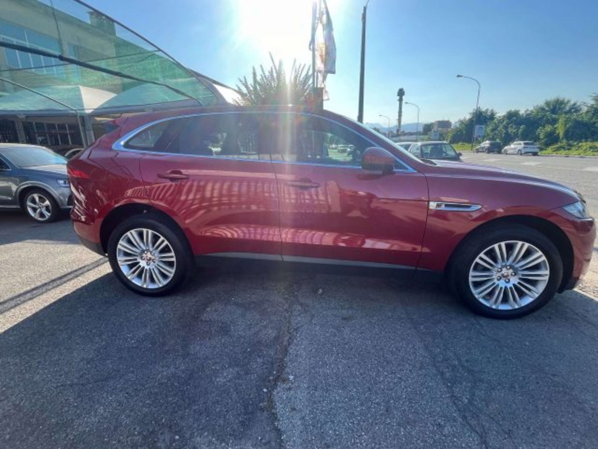 Jaguar F-Pace 3.0 D V6 300 CV AWD aut. Prestige (3)