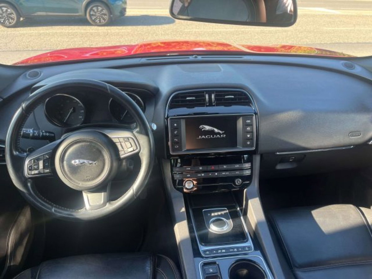 Jaguar F-Pace 3.0 D V6 300 CV AWD aut. Prestige (6)