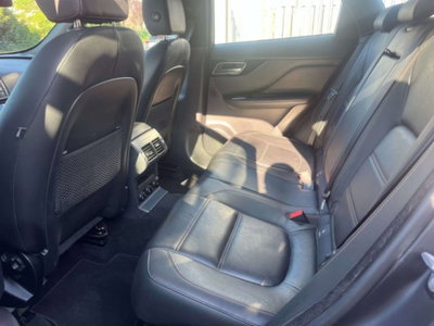 Jaguar F-Pace 3.0 D V6 300 CV AWD aut. Prestige (7)