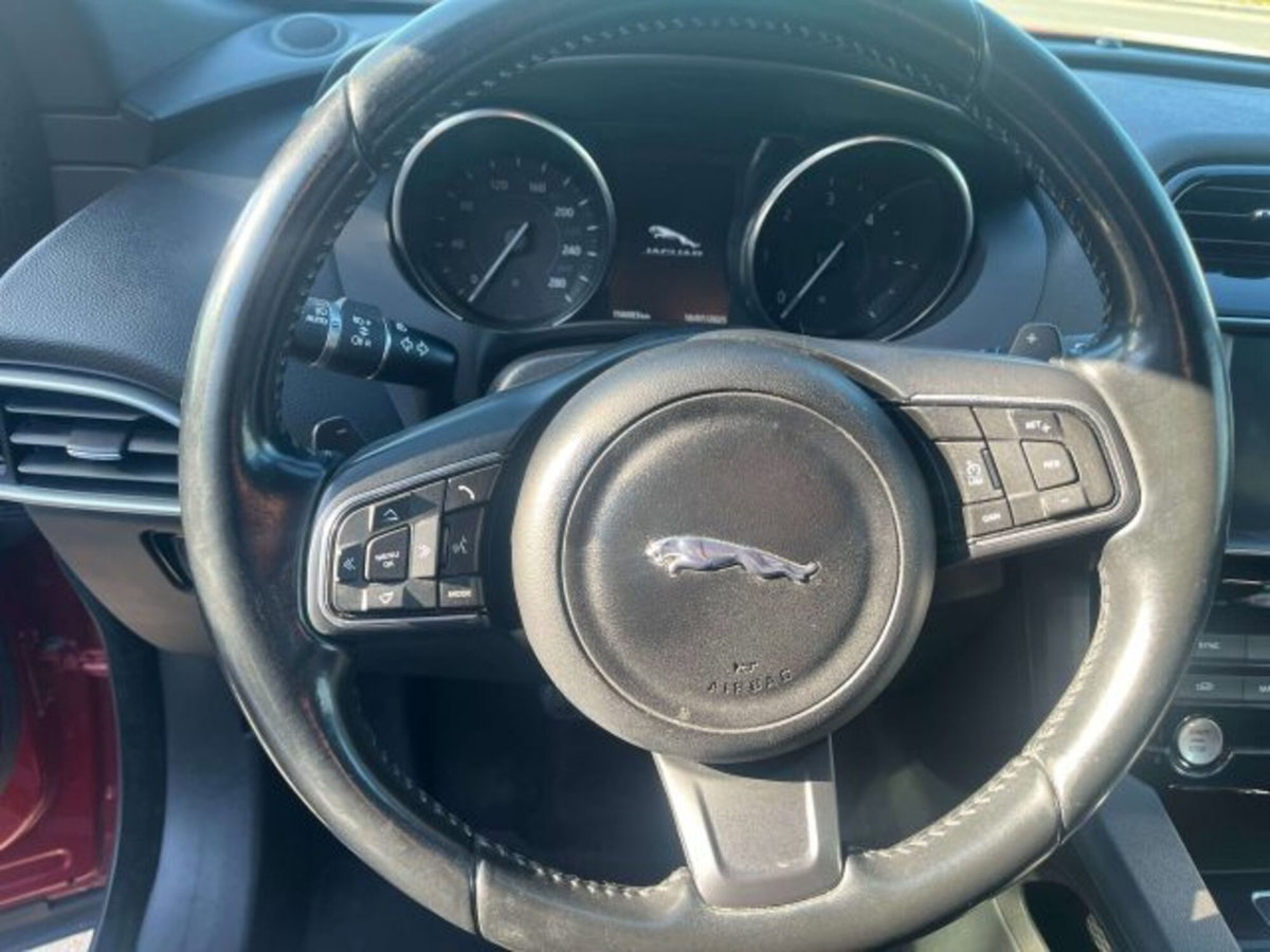 Jaguar F-Pace 3.0 D V6 300 CV AWD aut. Prestige (9)