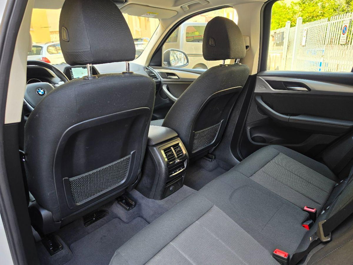 BMW X3 sDrive18d Business Advantage Aut. (18)