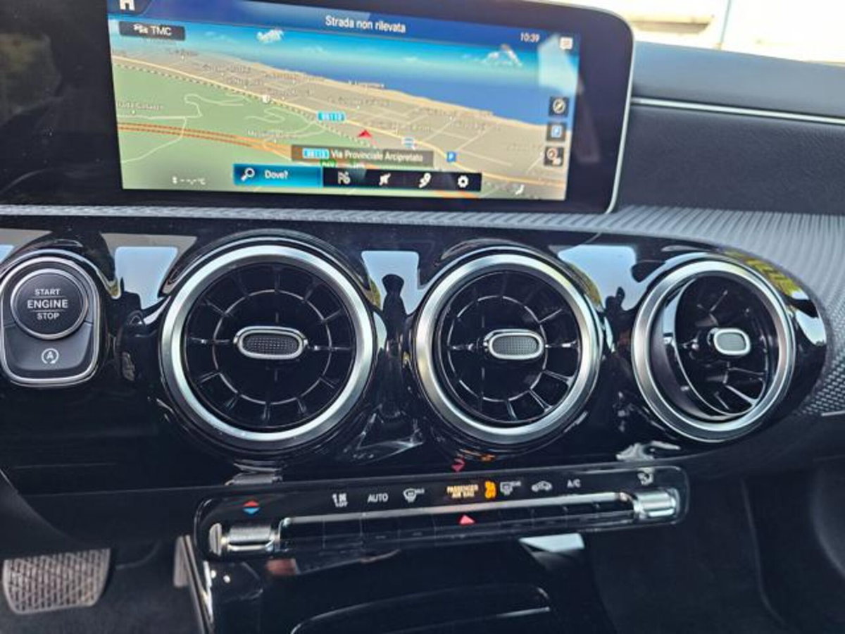 Mercedes-Benz Classe A Sedan 180 d 4p. Business (17)