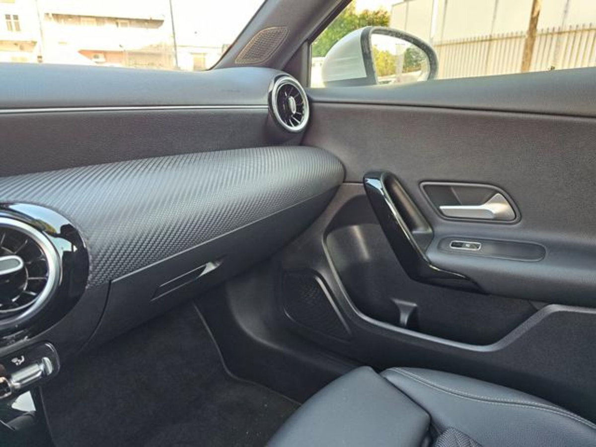 Mercedes-Benz Classe A Sedan 180 d 4p. Business (20)