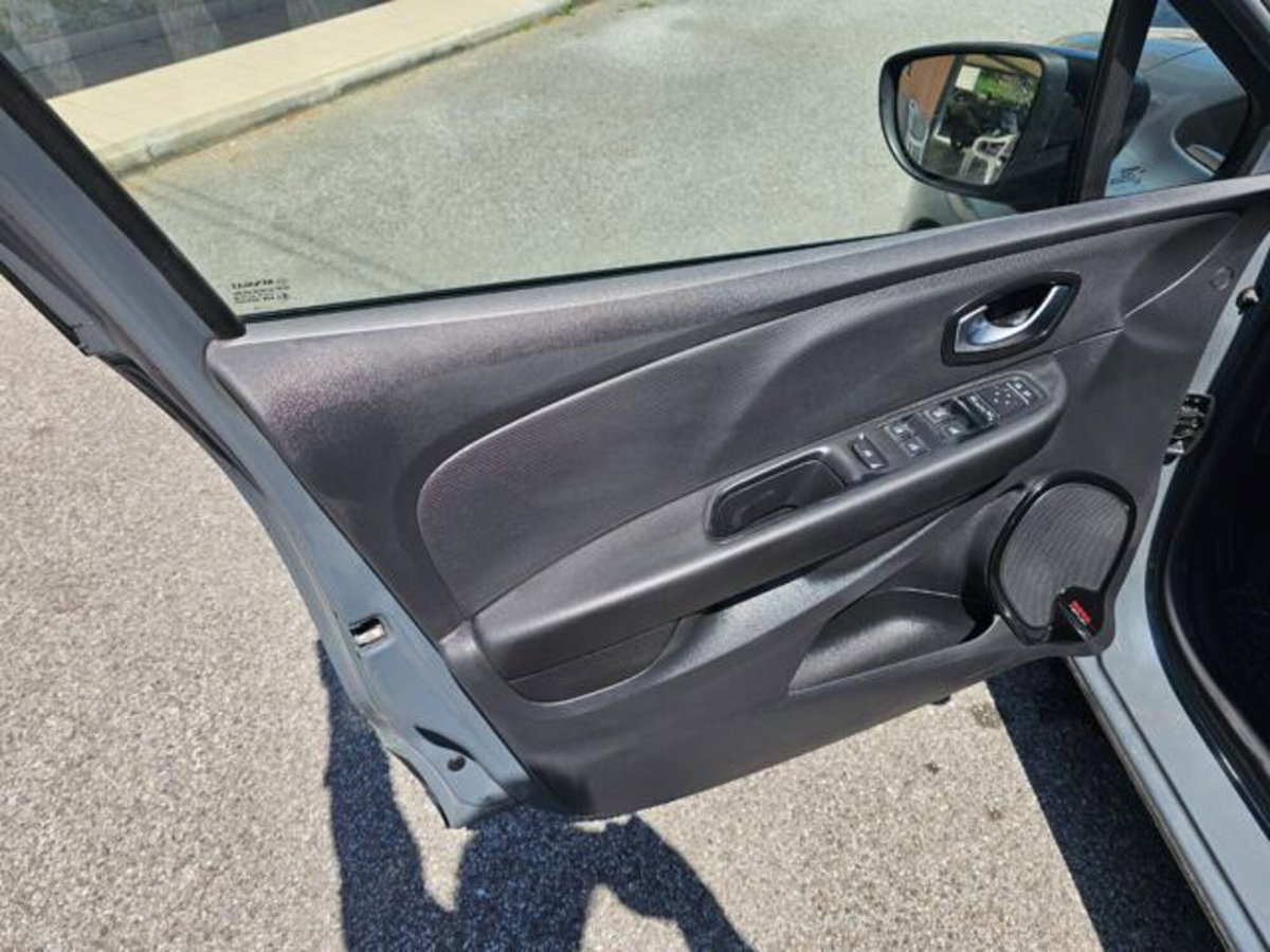 Renault Clio dCi 8V 75 CV 5 porte Moschino Zen (13)