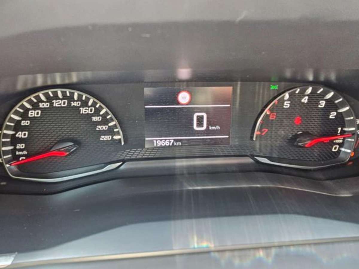 Peugeot 2008 BlueHDi 110 S&S Allure (16)