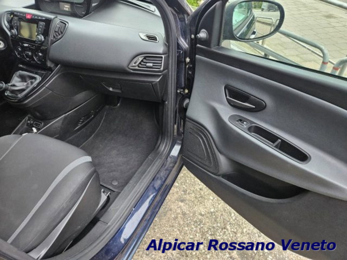 Lancia Ypsilon 1.2 69 CV 5 porte GPL Ecochic Gold (11)