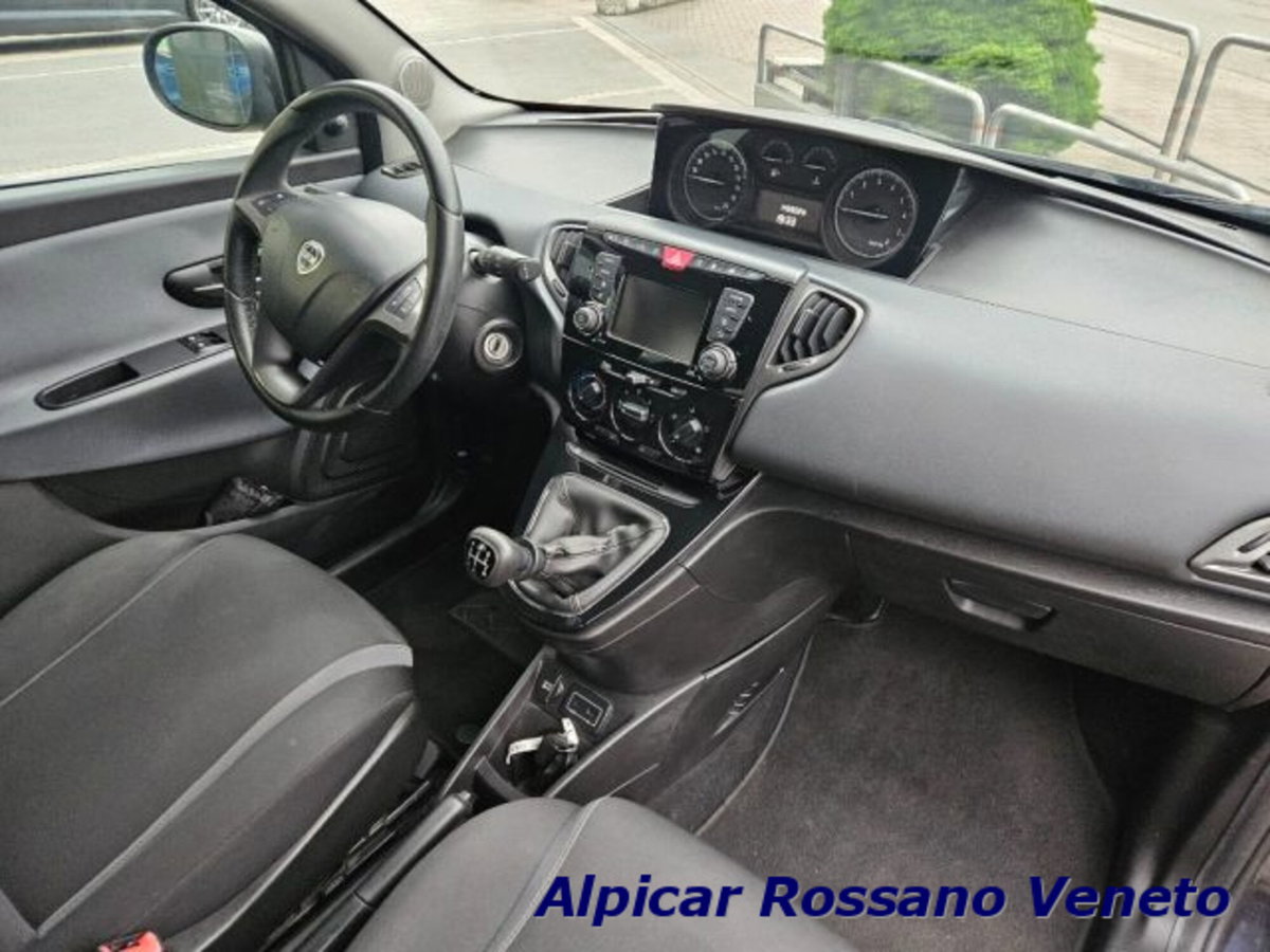 Lancia Ypsilon 1.2 69 CV 5 porte GPL Ecochic Gold (3)