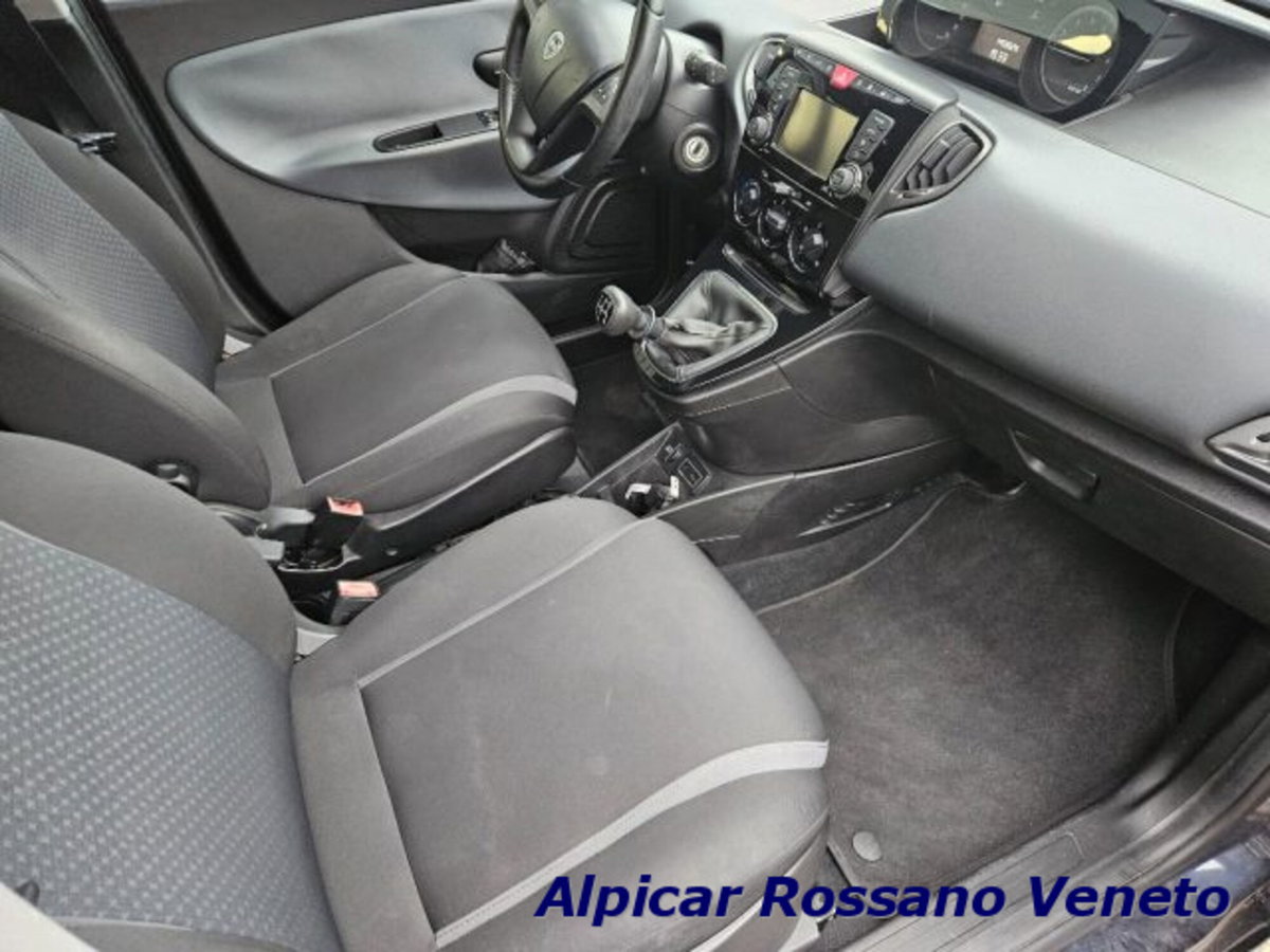 Lancia Ypsilon 1.2 69 CV 5 porte GPL Ecochic Gold (6)