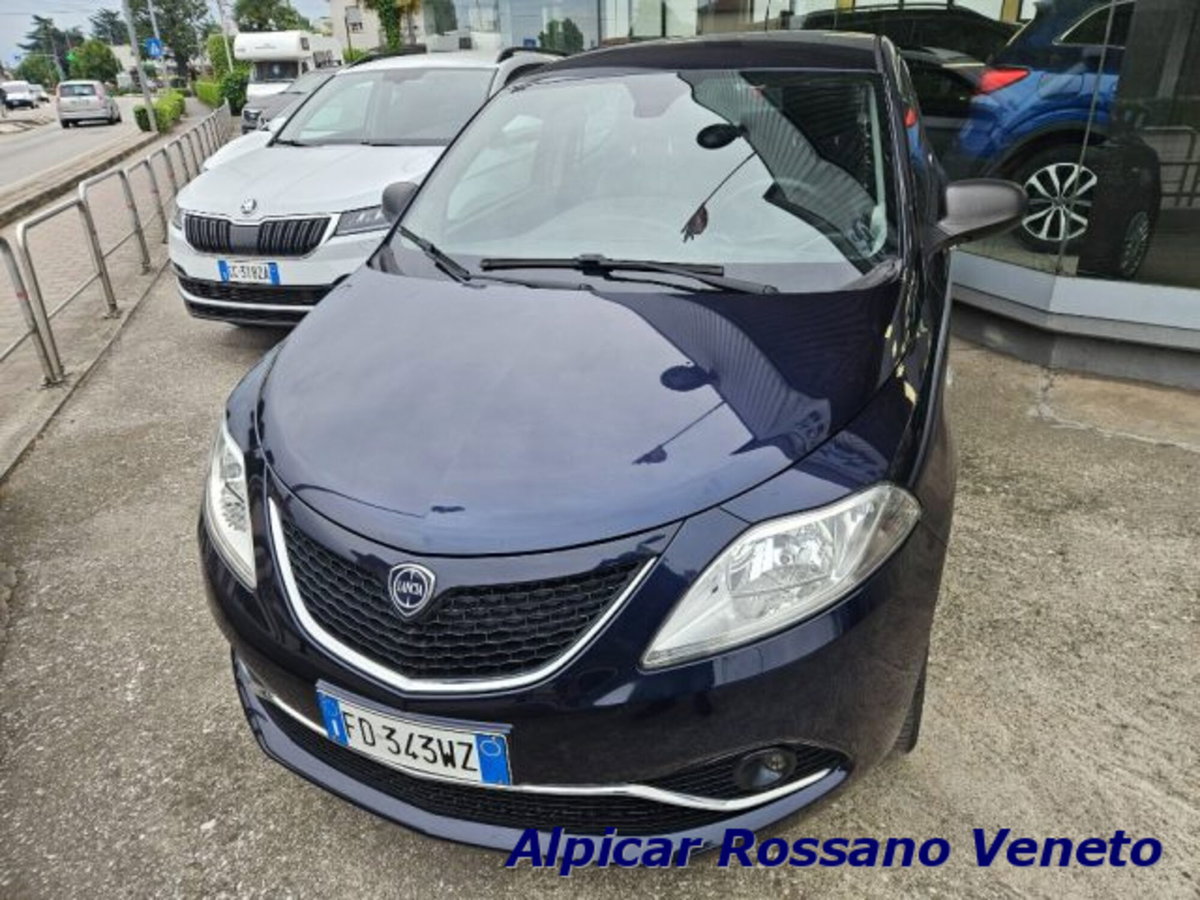 Lancia Ypsilon 1.2 69 CV 5 porte GPL Ecochic Gold (9)