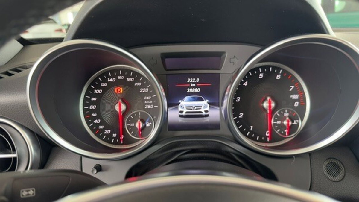 Mercedes-Benz SLC 200 Premium (10)