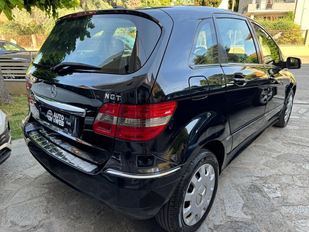 Mercedes-Benz Classe B 180 NGT BlueEFFICIENCY Chrome (10)