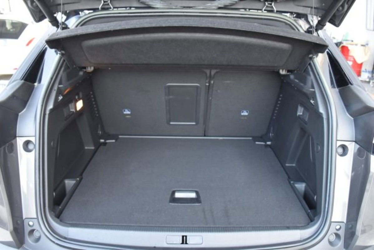 Peugeot 3008 BlueHDi 130 S&S EAT8 GT (19)