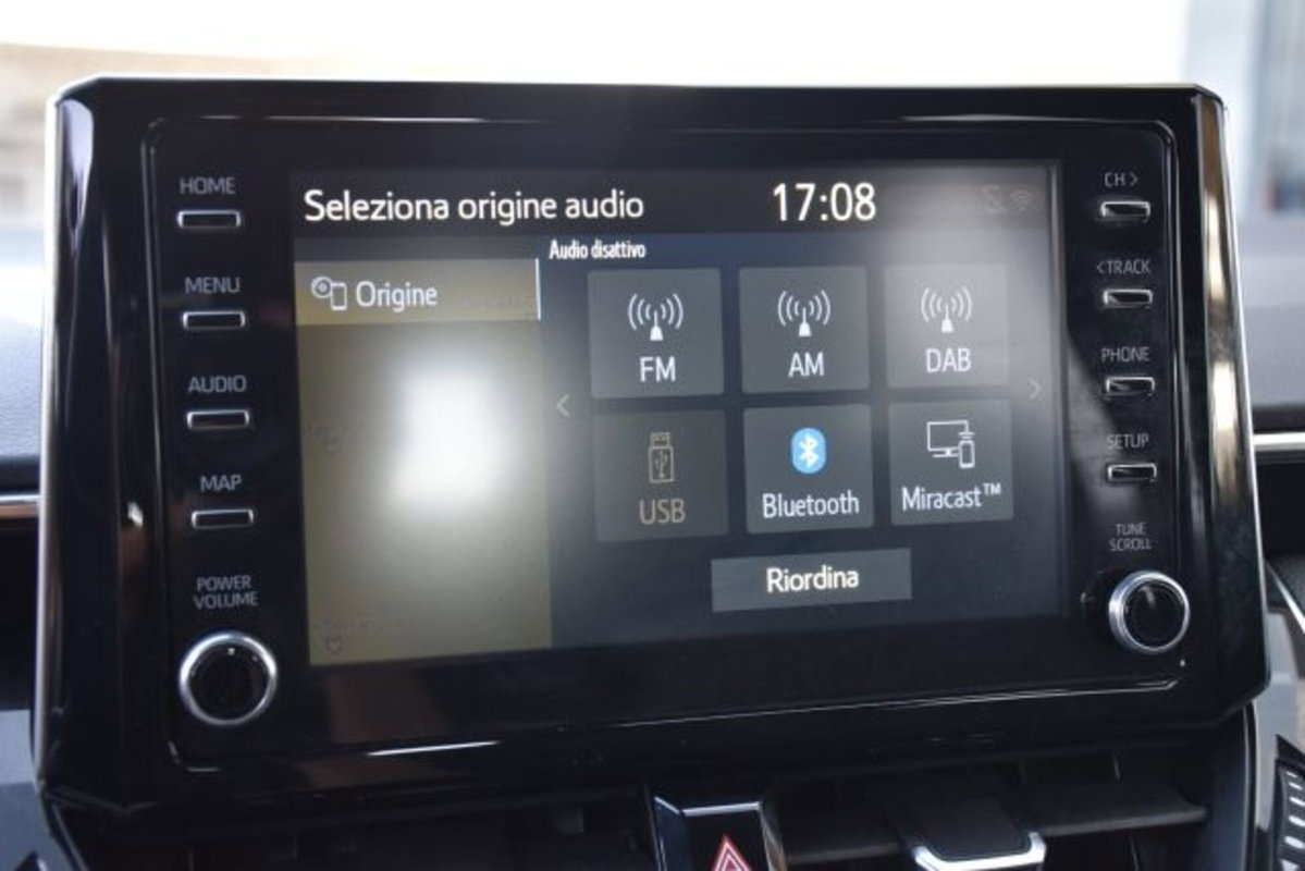 Toyota Corolla 1.8 Hybrid Business (11)