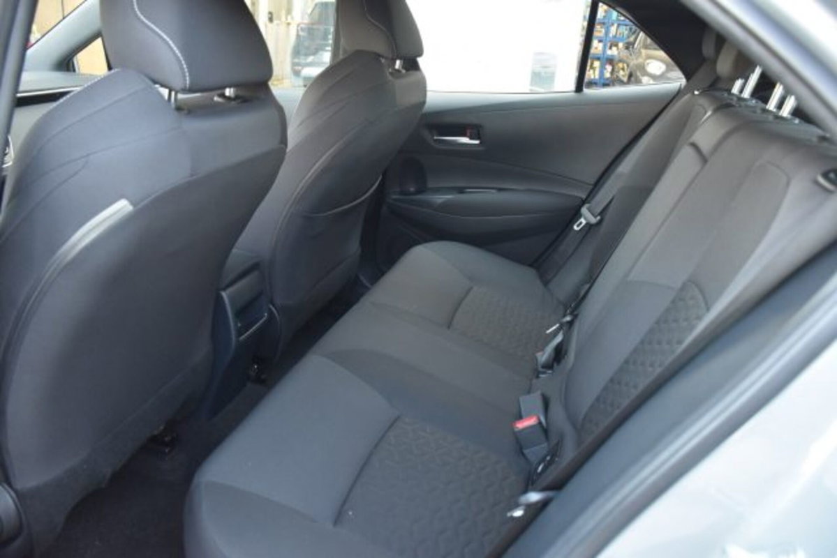 Toyota Corolla 1.8 Hybrid Business (14)