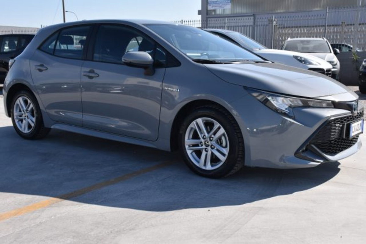 Toyota Corolla 1.8 Hybrid Business (3)