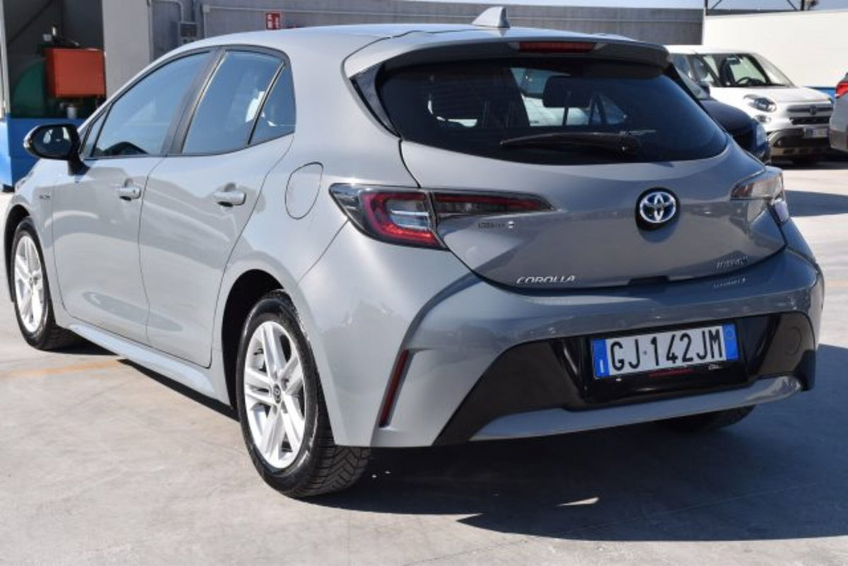 Toyota Corolla 1.8 Hybrid Business (6)