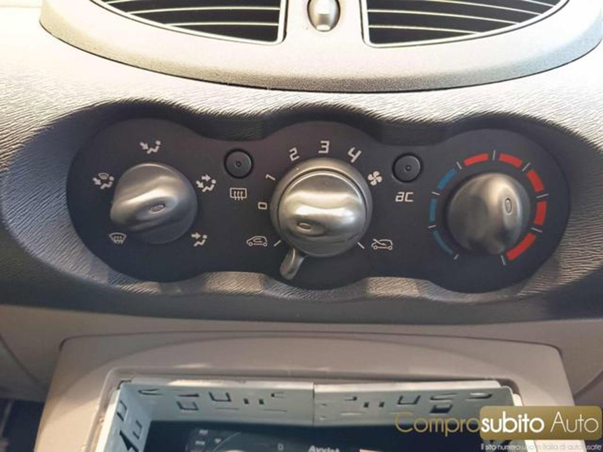 Renault Twingo 1.2 16V LEV Dynamique (17)