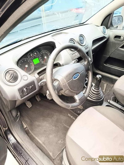 Ford Fiesta 1.2 16V 3p. Titanium (12)