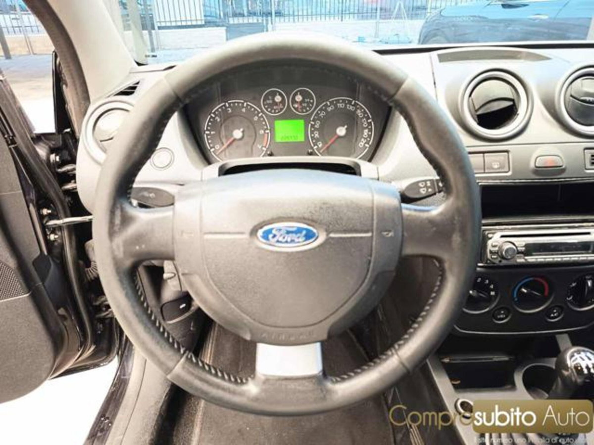 Ford Fiesta 1.2 16V 3p. Titanium (16)