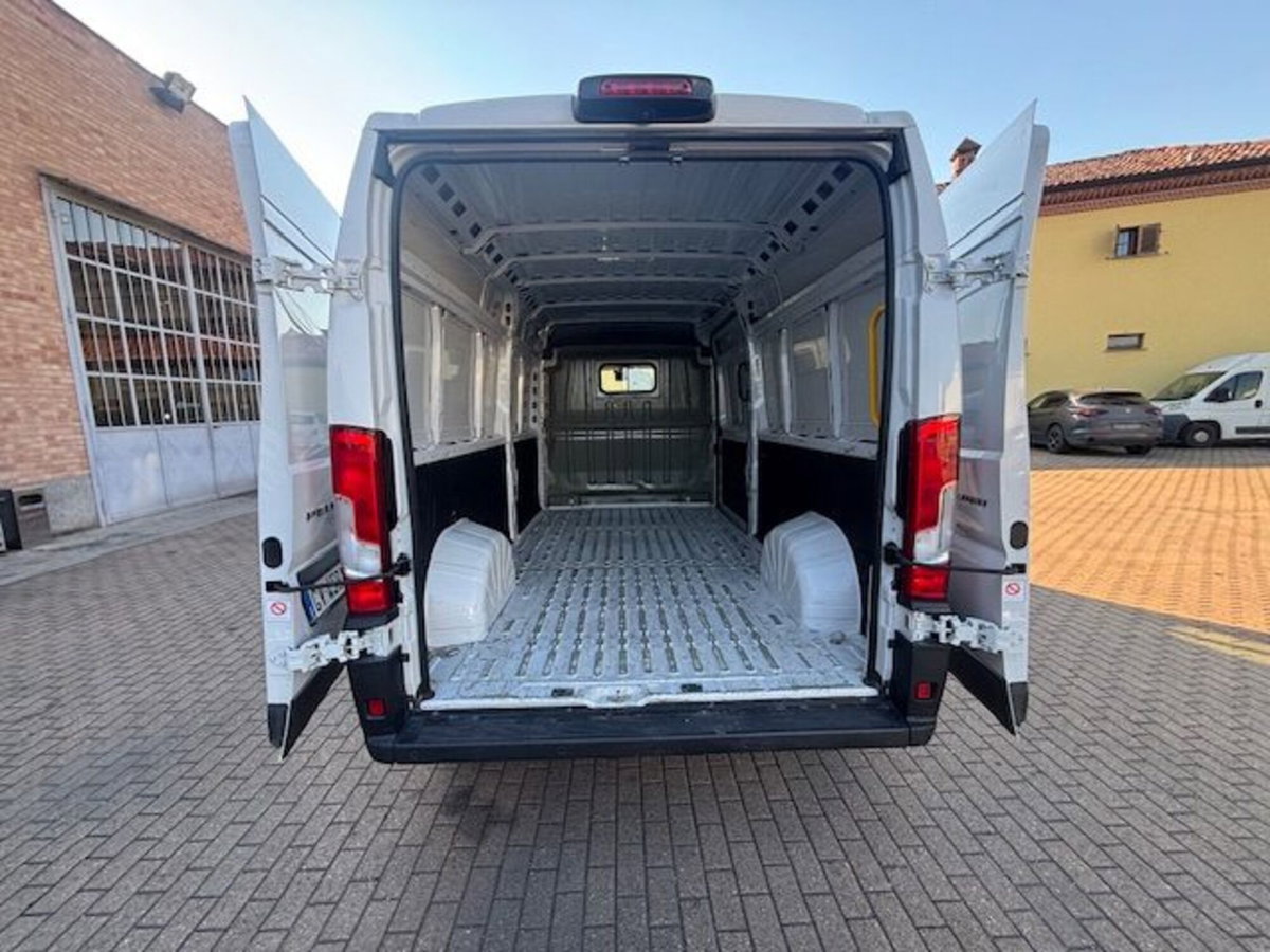 Peugeot Boxer Furgone 435 L3H2 2.2 bluehdi 140cv S&S at8 (14)