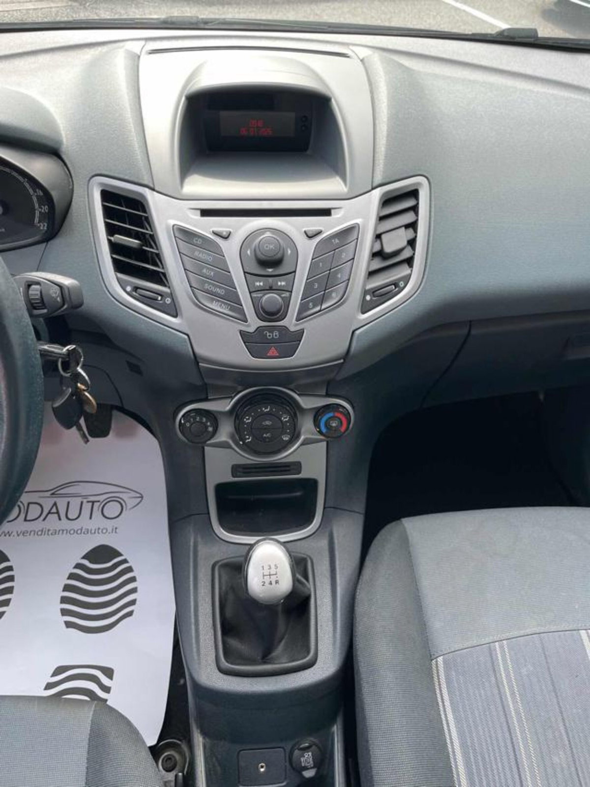 Ford Fiesta 1.2 82 CV 5 porte Titanium (14)