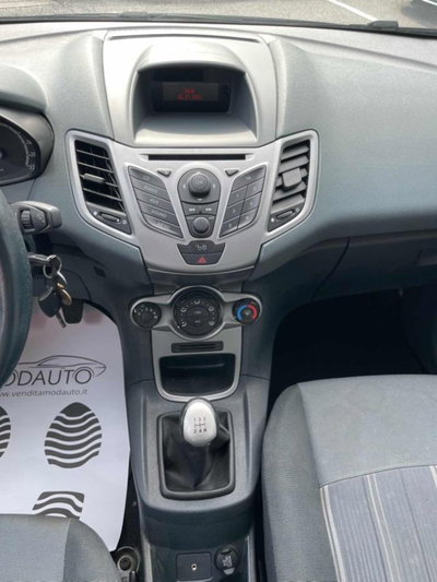 Ford Fiesta 1.2 82 CV 5 porte Titanium (14)