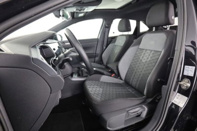 Volkswagen Taigo 1.0 tsi R-Line 115cv (2)
