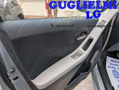 Toyota Yaris 1.3 5 porte Sol (10)