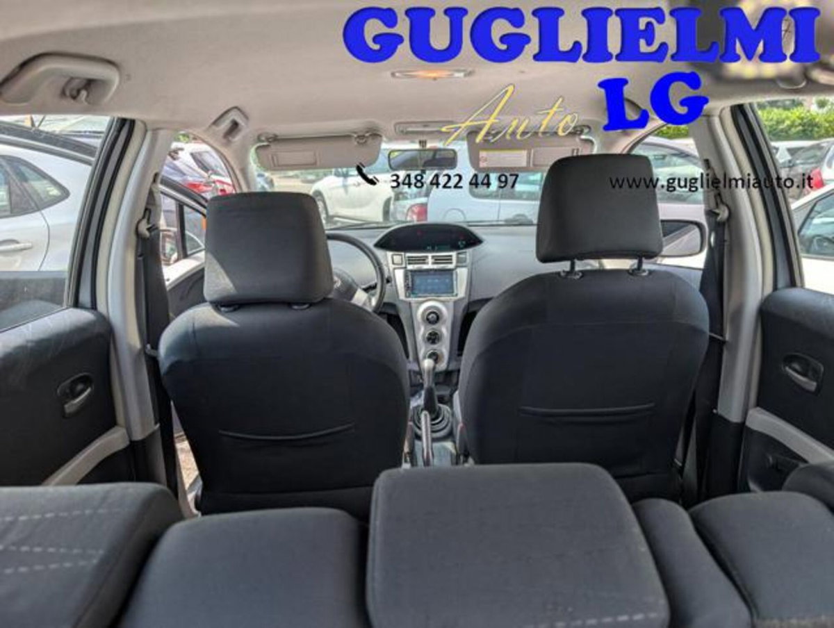 Toyota Yaris 1.3 5 porte Sol (13)