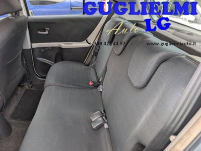 Toyota Yaris 1.3 5 porte Sol (15)