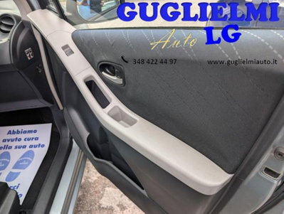 Toyota Yaris 1.3 5 porte Sol (19)
