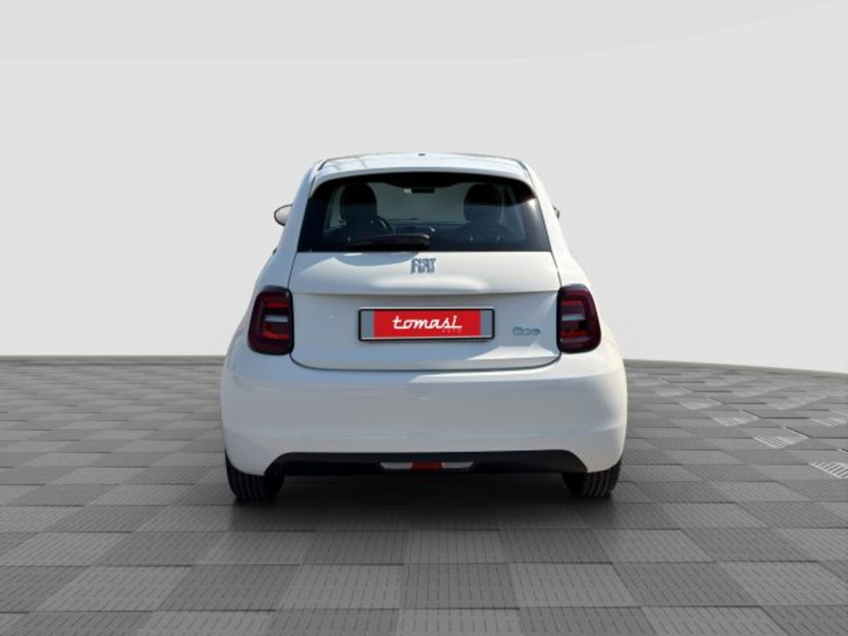 Fiat 500e Action Berlina 23,65 kWh (4)