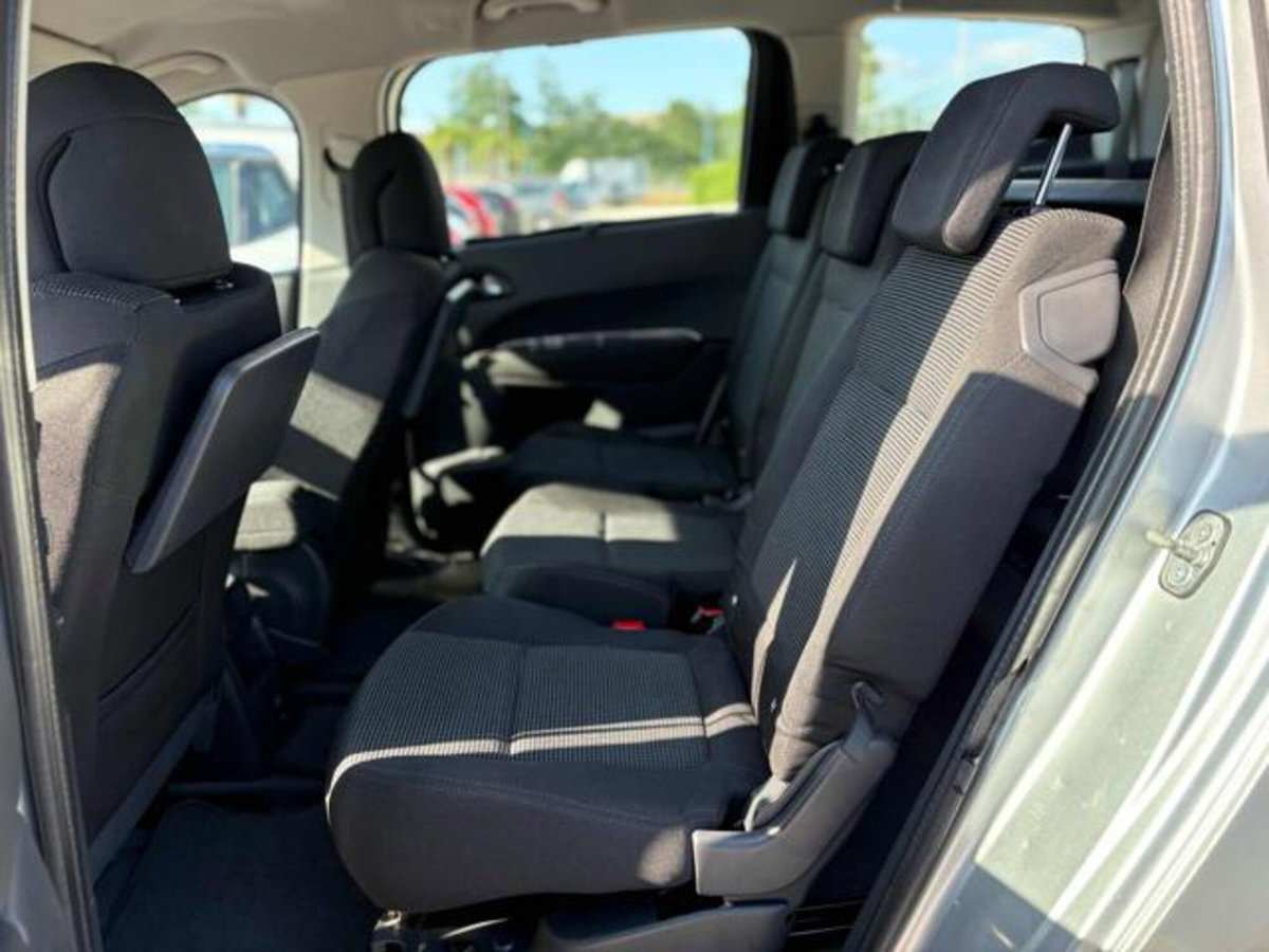 Peugeot 5008 1.6 HDi 112CV Family (6)
