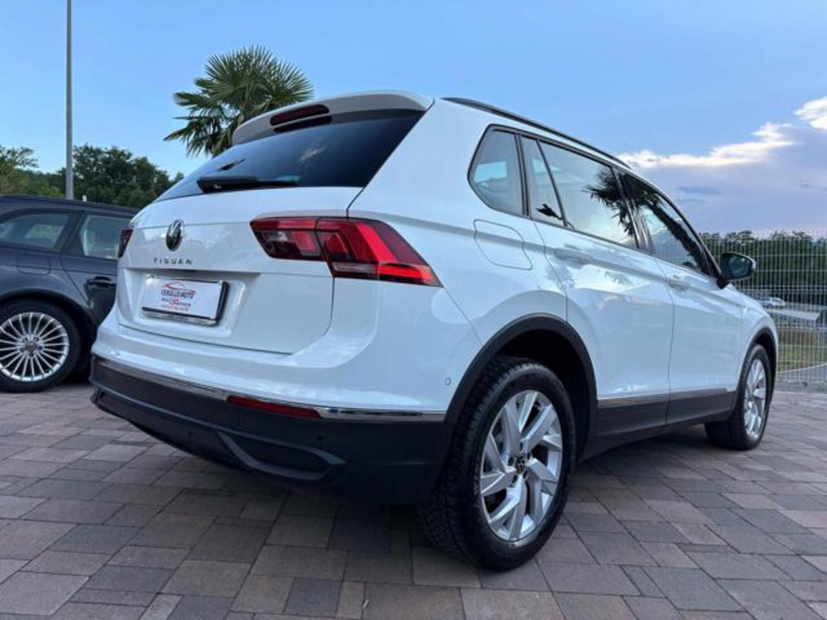 Volkswagen Tiguan 2.0 tdi Elegance 150cv dsg (3)