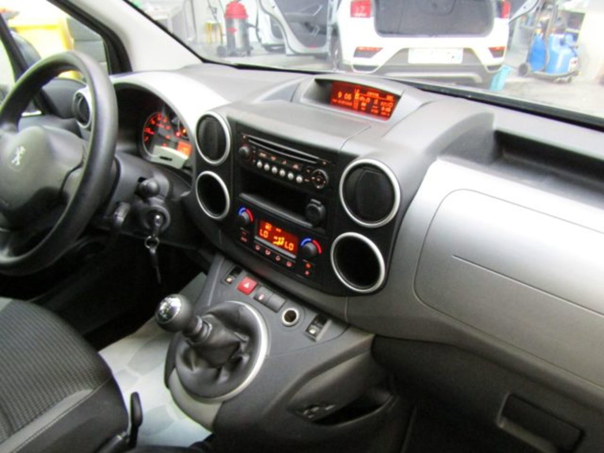 Peugeot Partner BlueHDi 120 S&S Outdoor (18)