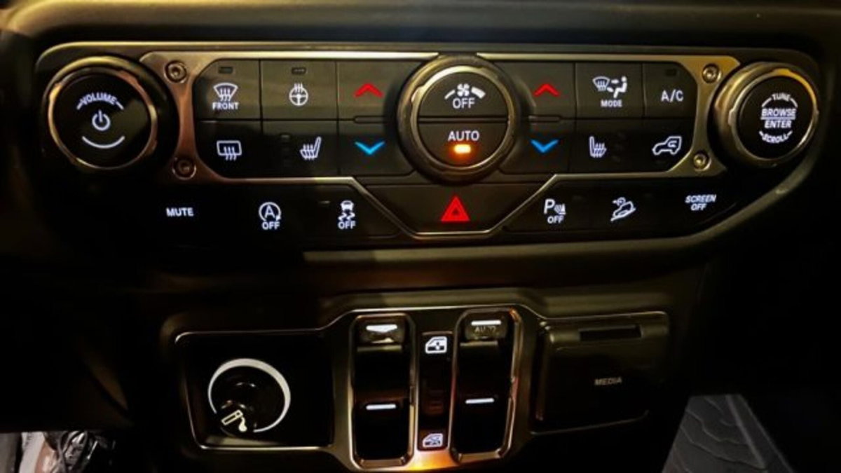 Jeep Wrangler Unlimited 2.2 Mjt II Sahara (12)