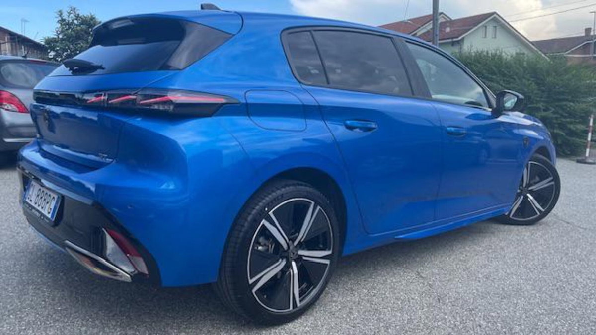 Peugeot 308 1.5 bluehdi GT s&s 130cv eat8 (2)