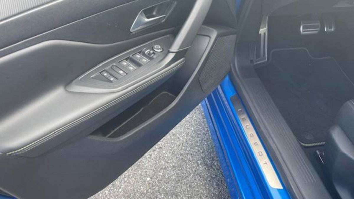 Peugeot 308 1.5 bluehdi GT s&s 130cv eat8 (6)