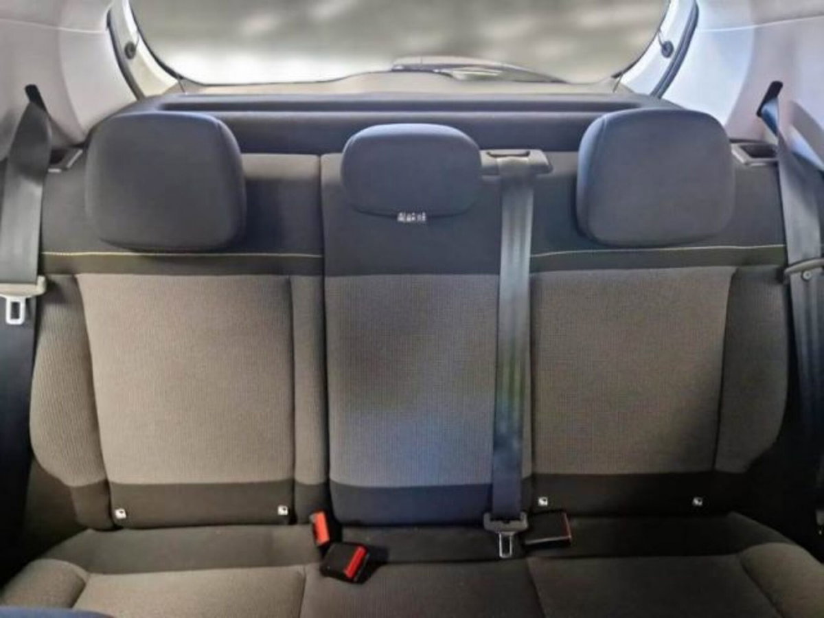 Citroen C3 BlueHDi 100 S&S Feel (9)