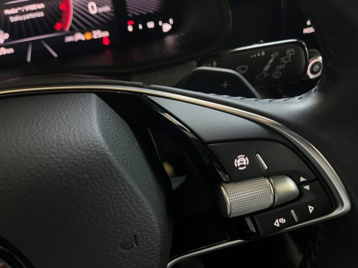 Skoda Kamiq 1.5 tsi Black Dots 150cv dsg (12)
