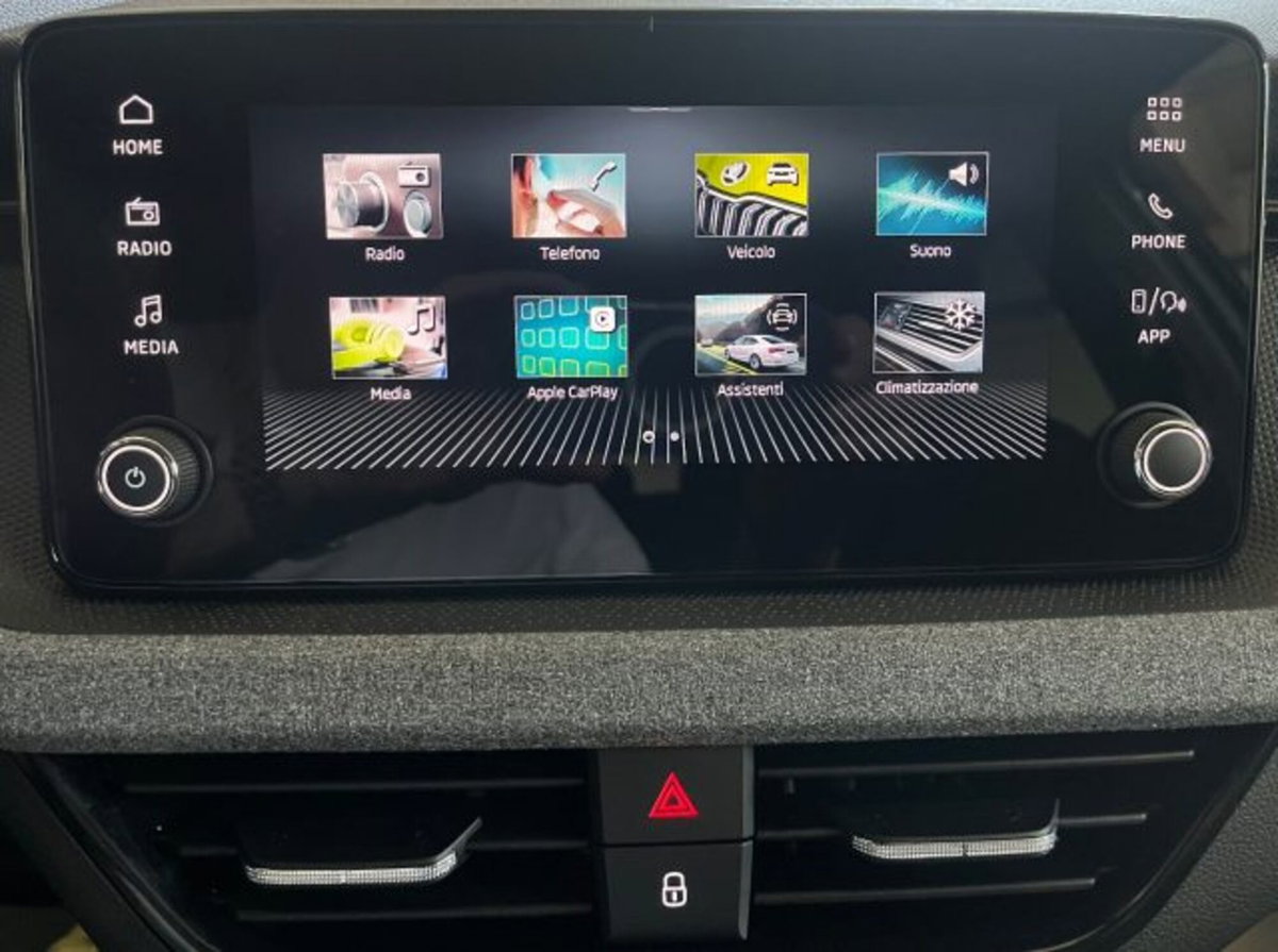 Skoda Kamiq 1.5 tsi Black Dots 150cv dsg (14)