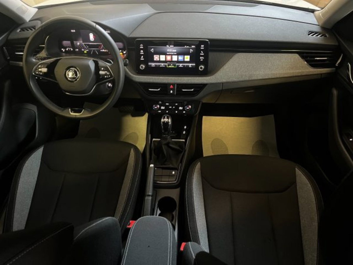 Skoda Kamiq 1.5 tsi Black Dots 150cv dsg (4)